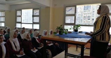 صور.. "ثقافة الإسكندرية" تناقش تأثير الألوان على الأفراد ودور الشباب فى بناء الوطن