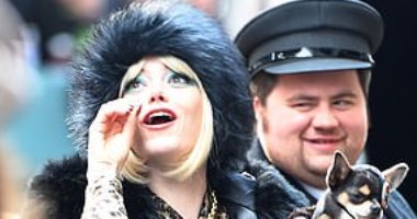 الشر واضح.. شاهد لوك إيما ستون بفيلمها الجديد Cruella