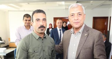 محافظ المنوفية يكرم مواطناً عثر على مبلغ مالى ورده لصاحبه بمدينة السادات