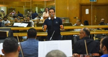 صور.. محمد ثروت يجرى بروفات حفل الموسيقى العربية قبل إقامته الأحد المقبل