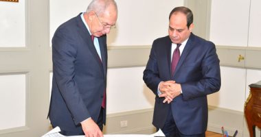 فيديو.. اجتماع الرئيس السيسي برئيس المنطقة الاقتصادية لقناة السويس