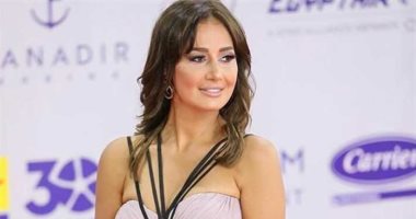حلا شيحة رسامة فى فيلم "مش أنا" مع تامر حسنى