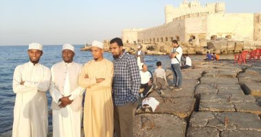 متدربو المنظمة العالمية لخريجى الأزهر الأفارقة فى زيارة لمعالم الإسكندرية.. صور