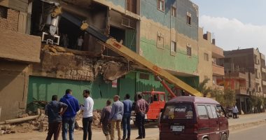 صور.. انهيار جزئى بمصنع مخللات فى القناطر الخيرية وتشكيل لجنة لفحصه