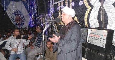 صور.. "ياسين التهامى" يُشعل احتفالات ليالى المولد النبوى بأسوان