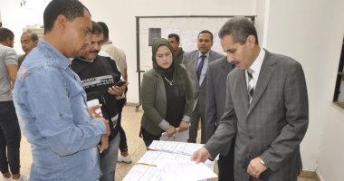 صور.. رئيس جامعة القناة يتفقد بداية المرحلة الأولى للانتخابات الطلابية