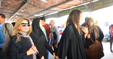 زينة وإلهام شاهين ومحمد فراج يصلون جنازة هيثم احمد زكي ..صور