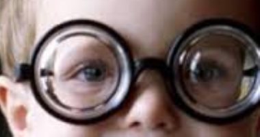 ازاى تكتشف أن طفلك عنده مشكلة فى النظر؟.. تعرف على أشهر الأعراض