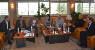 رئيس جامعة الفيوم يستقبل وفد مشروع توجيه الهجرة