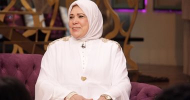 ياسمين الخيام تثنى على شاب يقلد اصوات المشايخ ومنهم والدها الشيخ الحصرى