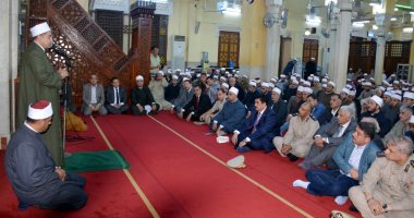 صور.. محافظ القليوبية يشهد احتفالية الأوقاف بالمولد النبوى الشريف بمدينة بنها