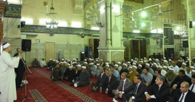 صور.. محافظ الشرقية يشهد احتفال المولد النبوى بمسجد الفتح