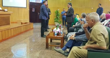 أضرار ومميزات مواقع التواصل الاجتماعى فى الجلسة الثانية للمنتدى العلمى بجامعة سوهاج