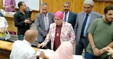 انطلاق الجولة الأولى بانتخابات الاتحادات الطلابية.. حسم 8 كليات بالتزكية بجامعة القاهرة.. نائب رئيس الجامعة لشئون الطلاب: العملية الانتخابية تسير بشفافية ونزاهة.. وأعضاء هيئة التدريس يشرفون على كافة اللجان