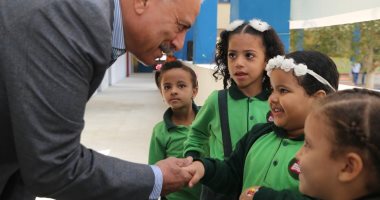 صور.. محافظ السويس يتفقد معهدى الريان وذو النورين الابتدائى النموذجى الأزهرى