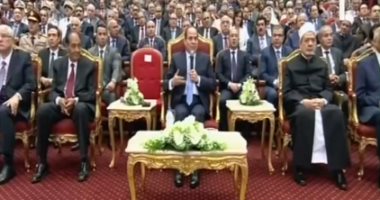 الرئيس السيسى: قلت لعدلى منصور "اترشح وأنا أفضل مكانى.. قال كفاية كده"