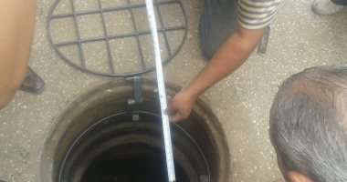 بدء تركيب 12 ألف غطاء شبكى لبالوعات الصرف الصحي بالخانكة.. صور