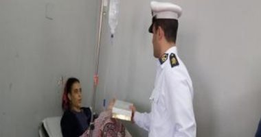الشرطة توزع حلوى المولد النبوى على المرضى وتلاميذ المدارس وذوى الإعاقة..صور