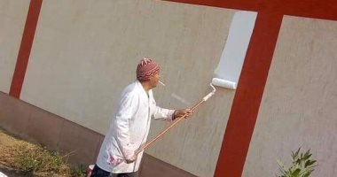 صور.. شباب زفتى يشنون حملة لتجميل وطلاء المدارس بالجهود الذاتية