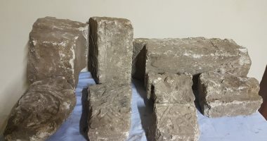 صور.. العثور على قطع حجرية من كشف أثرى يعود للعصر القبطى وحفرين أثريين بسوهاج
