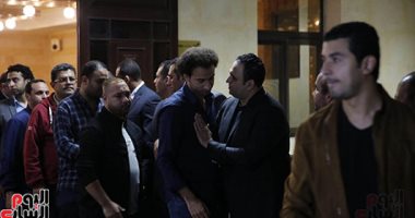 نجوم الفن والإعلام فى عزاء والد الفنان أكرم حسنى