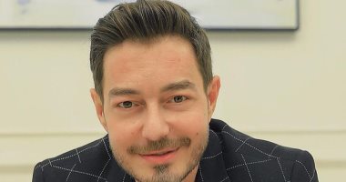 أحمد زاهر يهنئ نجوم مسلسل فى بيتنا روبوت.. ويعلق :"إن شاء الله هيكسر الدنيا"