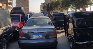 صور.. ازدحام مرورى بنفق كفر الزيات الرئيسى بسبب عطل بلودر رفع القمامة