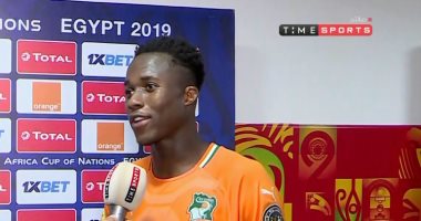 كوامى لاعب كوت ديفوار الأوليمبى يتغنى بتنظيم مصر لأمم أفريقيا