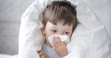 علماء غربيون يتوقعون زيادة حالات الأنفلونزا بالمدارس وينصحون بعودة الكمامات
