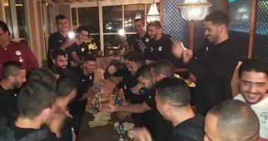  المنتخب الأولمبي يحتفل بعيد ميلاد أكرم توفيق
