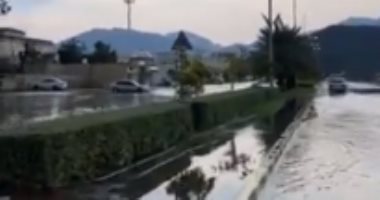 فيديو.. أمطار رعدية غزيرة على الفجيرة فى الإمارات وتعطيل الدراسة