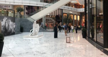 شاهد.. الأمطار الغزيرة تغرق "دبى مول".. والفرق المتخصصة تسيطر على الموقف
