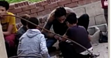 رئيس نادى الروضة بدمياط يحرر محضرا ضد 4 أطفال لتعاطيهم المخدرات.. فيديو