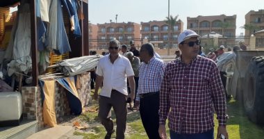 صور.. استكمال حملة إزالة التعديات والمخالفات على شاطىء بورسعيد بحى الزهور 