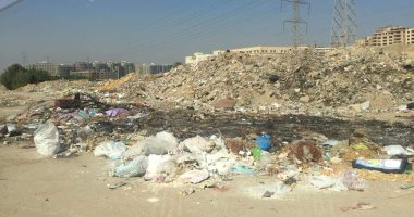 مقلب للقمامة فى شارع مجمع المدارس فى المعادى.. والأهالى يشتكون
