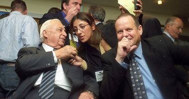 الصحافة الإسرائيلية اليوم..نتنياهو يستقيل من منصب وزير الدفاع ويسنده لـ"بينت".. مستشار شارون يعتزم إنشاء حزب سياسى ينافس به فى انتخابات الكنيست.. كاريكاتير: نتنياهو قاطع طريق أمام تشكيل الحكومة الجديدة 