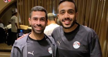 كهربا لـ" أحمد فتحى" داخل معسكر الفراعنة: كل سنة وأنت طيب يا جوكر  
