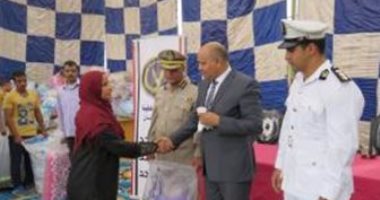 صور.. الداخلية توزع بطاطين على البسطاء بالقرى والنجوع