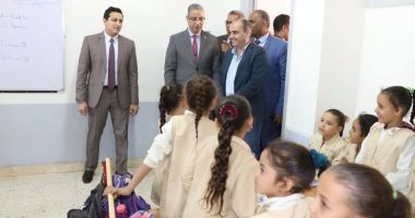 صور.. محافظ سوهاج يفتتح مدرسة المحاسنة الابتدائية بمركز جرجا