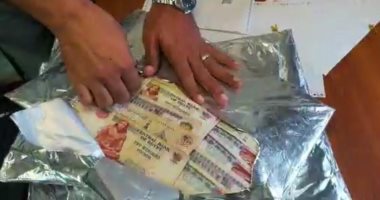 سلطات مطار القاهرة تضبط راكبين حاولا تهريب مبلغ مالى كبير أثناء سفرهم لدبى