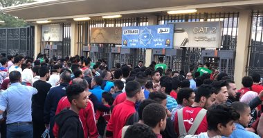 الجماهير تتوافد على استاد القاهرة لمؤازرة المنتخب الأولمبى أمام غانا.. صور