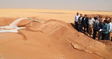 محافظ الوادى الجديد يدشن بئر القرية الرابعة بدرب الأربعين ..صور 