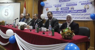 صور.. قصة كفيف يصلح أجهزة الحاسب الآلى فى كفر الشيخ.. تعرف عليها