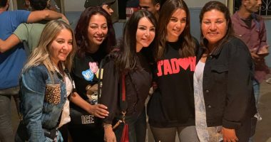صور.. أسرة " بلا دليل " تحتفل بانتهاء آخر مشاهد المسلسل