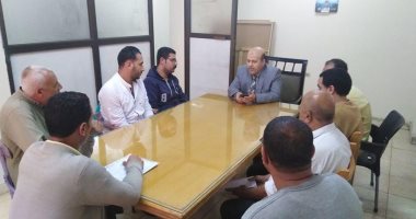 رئيس حى باب الشعرية يحظر تركيب شاشات مشاهدة خارج المقاهى