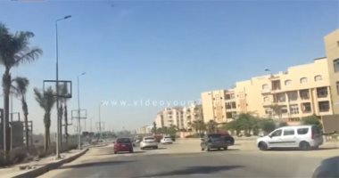 انتظام حركة السيارات بشارع التسعين فى التجمع الخامس بالاتجاهين