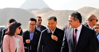 رئيس المجلس الاستشارى الصينى ينبهر بهندسة الأهرامات