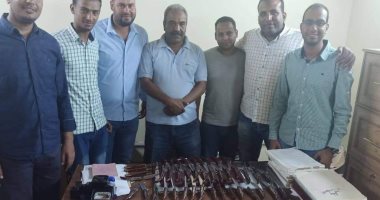جمارك قسطل تضبط محاولة تهريب عدد من الأسلحة البيضاء 