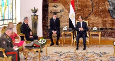 السيسى يؤكد اعتزاز مصر حكومةً وشعباً بالروابط الوثيقة التي تجمعها بروسيا.. الرئيس يستقبل وزير الدفاع الروسى.. و"بوتين" يشكره على جهوده الدؤوبة في إنجاح القمة الأفريقية الروسية.. بحث تعزيز التعاون العسكرى