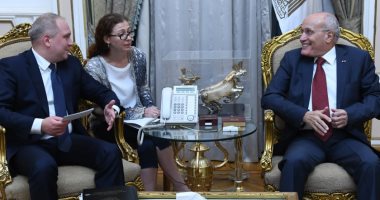 "العصار" يبحث مع نائب وزير التجارة والصناعة الروسى سبل التعاون